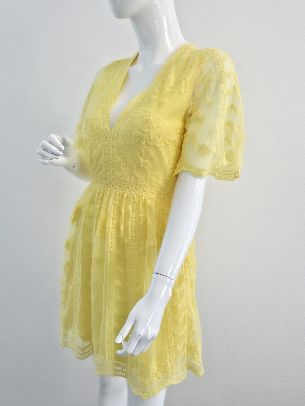 Socialite Yellow Floral Lace V-Neck Mini Dress Size Small - Picture 3 of 16